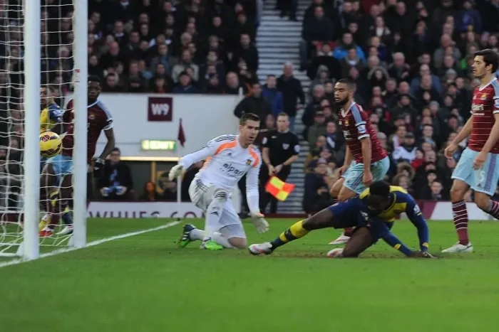 Framed Print : Welbeck Scores the Second: Arsenal's Victory over West Ham United (December 2014) Framed Print : Welbeck Scores the Second: Arsenal's Victory over West Ham United (December 2014)