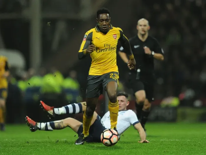 Framed Print : Welbeck vs Browne: FA Cup Clash at Deepdale - Preston North End vs Arsenal