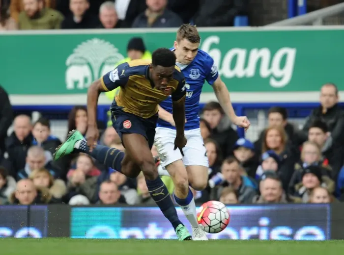 Framed Print : Welbeck vs Coleman: A Premier League Battle at Goodison Park - Everton vs Arsenal, 2015-16 Framed Print : Welbeck vs Coleman: A Premier League Battle at Goodison Park - Everton vs Arsenal, 2015-16