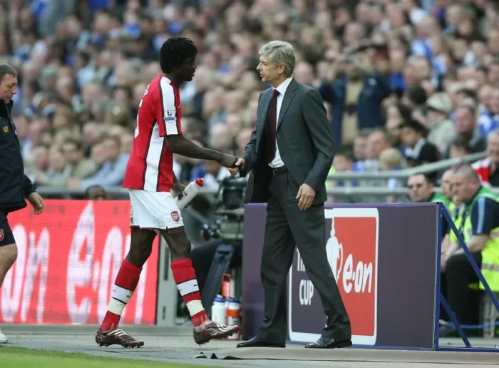 Framed Print : Wenger and Adebayor: Arsenal's FA Cup Semi-Final Heartbreak at Wembley (1:2 vs Chelsea, 2009)