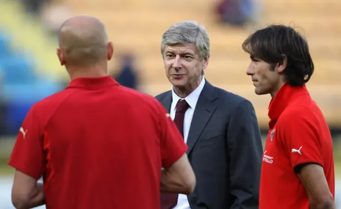 Framed Print : Wenger Reunites with Cygan and Pires at Villarreal: Arsenal's Quarter Final Showdown