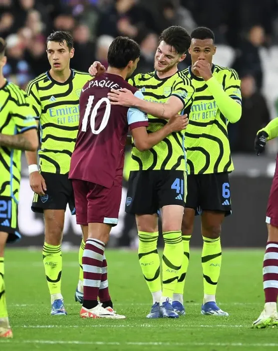 Framed Print : West Ham vs Arsenal: Paqueta and Rice Clash in Carabao Cup Showdown