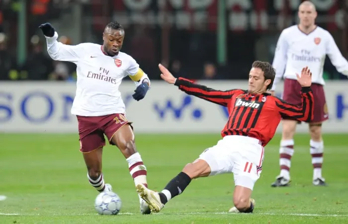 Framed Print : William Gallas (Arsenal) Alberto Gilardino (AC Milan) Framed Print : William Gallas (Arsenal) Alberto Gilardino (AC Milan)