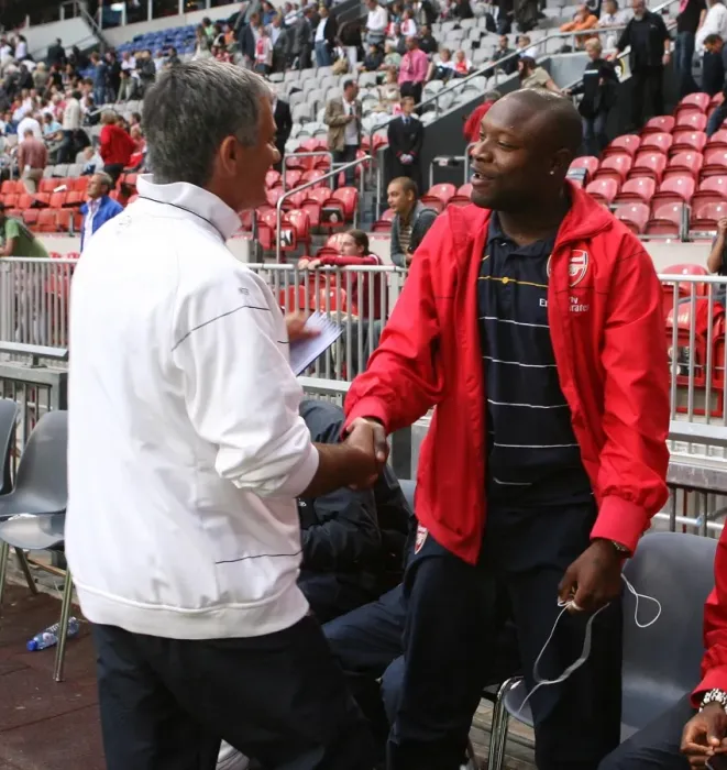 Framed Print : William Gallas (Arsenal) with Inter Milan manager Jose Mourinho Framed Print : William Gallas (Arsenal) with Inter Milan manager Jose Mourinho