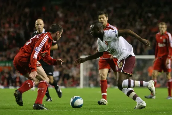 Framed Print : William Gallas (Arsenal) Jamie Carragher (Liverpool)