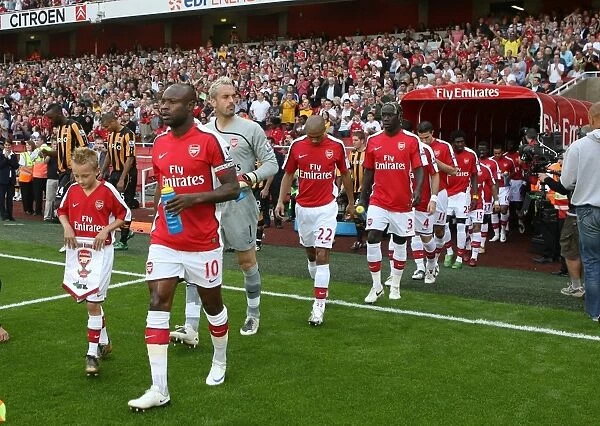 William Gallas (Arsenal) leads the team out