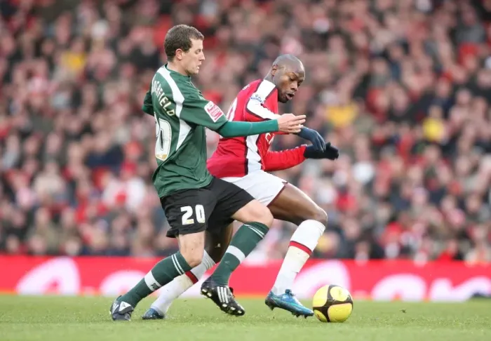 Framed Print : William Gallas (Arsenal) Luke Summerfield (Plymouth)