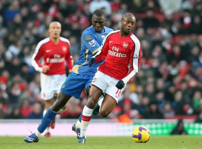 Framed Print : William Gallas (Arsenal) Papa Bouba Diop (Portsmouth)