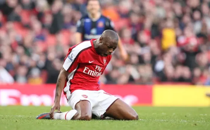 Framed Print : William Gallas: Arsenal's Unyielding Defender in the 0:0 Stalemate Against Sunderland, Emirates Stadium, 2009