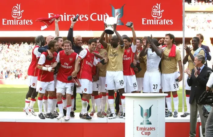 Framed Print : William Gallas Celebrates Arsenal's Emirates Cup Victory over Inter Milan (2007): A 2-1 Triumph at Emirates Stadium