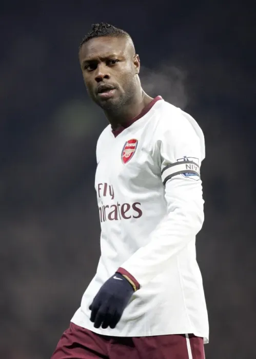 Framed Print : William Gallas Defeated Expression: Manchester United's 4-0 FA Cup Victory over Arsenal at Old Trafford (2008) Framed Print : William Gallas Defeated Expression: Manchester United's 4-0 FA Cup Victory over Arsenal at Old Trafford (2008)