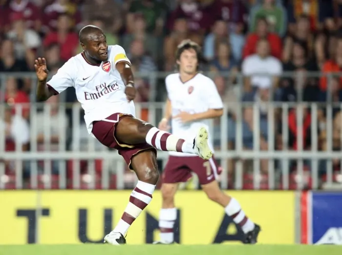 Framed Print : William Gallas Leadership: Arsenal's 2-0 Win Over Sparta Prague in Champions League Qualifier, 2007