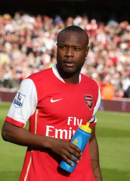 Framed Print : William Gallas Leads Arsenal to 2-0 Victory over Bolton Wanderers in Barclays Premier League, Emirates Stadium (20 / 10 / 07)