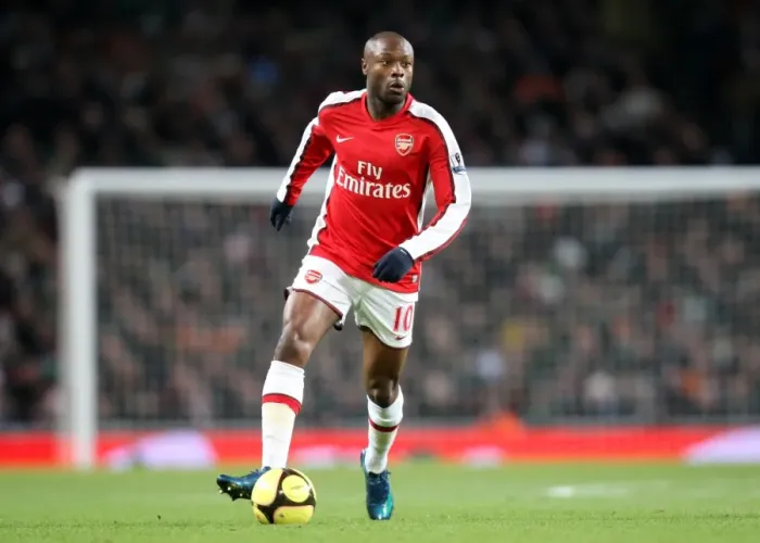 Framed Print : William Gallas Leads Arsenal to 3:1 FA Cup Victory over Plymouth Argyle, Emirates Stadium (2009) Framed Print : William Gallas Leads Arsenal to 3:1 FA Cup Victory over Plymouth Argyle, Emirates Stadium (2009)