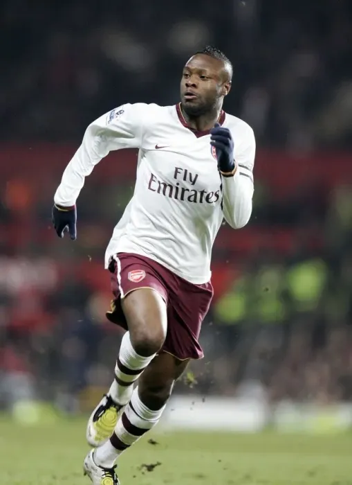 Framed Print : William Gallas's Disappointment: Manchester United's 4-0 FA Cup Victory over Arsenal at Old Trafford (February 16, 2008)