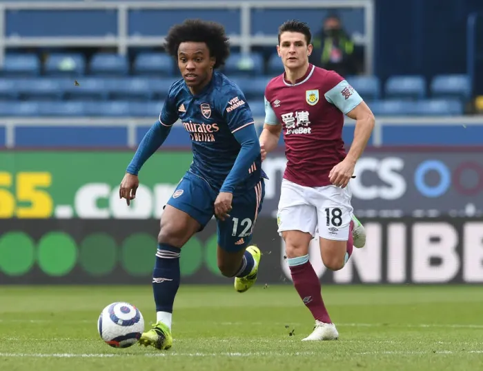 Framed Print : Willian in Action: Arsenal vs. Burnley Amidst Empty Stands (2021)