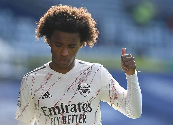 Willian in Action: Premier League Showdown between Leicester City and Arsenal (2020-21)