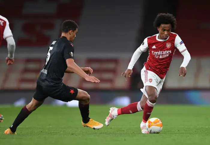 Framed Print : Willian vs Bah: Arsenal vs Slavia Prague Clash in Empty Emirates Stadium - UEFA Europa League Quarterfinals