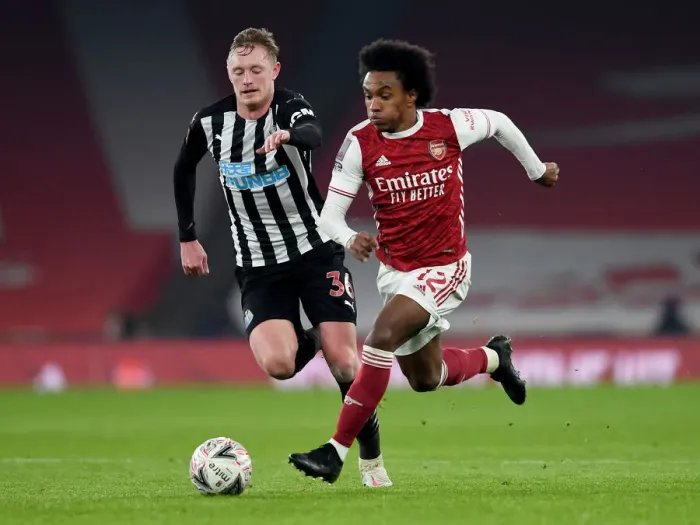 Framed Print : Willian vs Longstaff: Clash of Midfield Titans in Arsenal vs Newcastle FA Cup Showdown