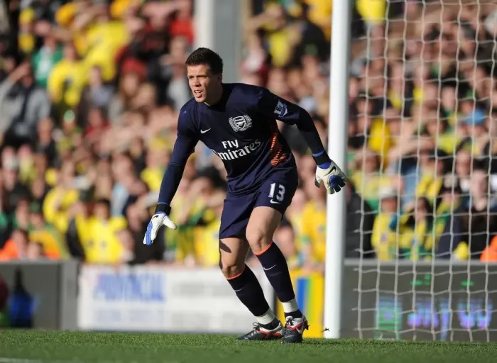 Framed Print : Wojciech Szczesny in Action: Arsenal vs. Norwich City, Premier League 2011-12 Framed Print : Wojciech Szczesny in Action: Arsenal vs. Norwich City, Premier League 2011-12