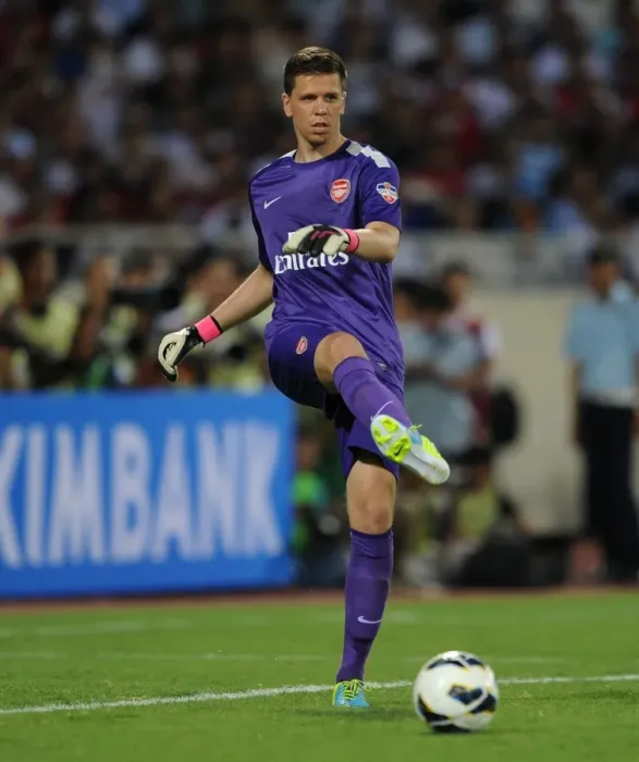 Framed Print : Wojciech Szczesny in Action: Vietnam vs Arsenal (2013-14) Framed Print : Wojciech Szczesny in Action: Vietnam vs Arsenal (2013-14)
