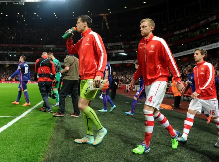 Framed Print : Wojciech Szczesny (Arsenal) drinks Gatorade before the match. Arsenal 2: 1 Manchester United Framed Print : Wojciech Szczesny (Arsenal) drinks Gatorade before the match. Arsenal 2: 1 Manchester United