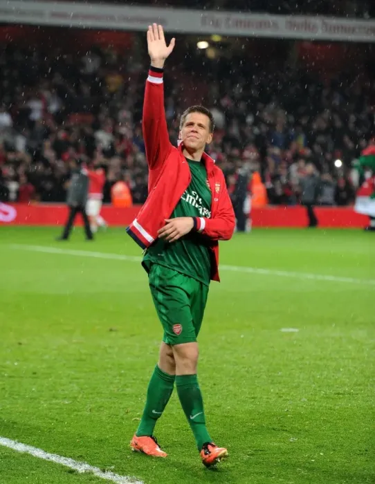 Framed Print : Wojciech Szczesny (Arsenal) during the lap of appreciation at the end of the match Framed Print : Wojciech Szczesny (Arsenal) during the lap of appreciation at the end of the match