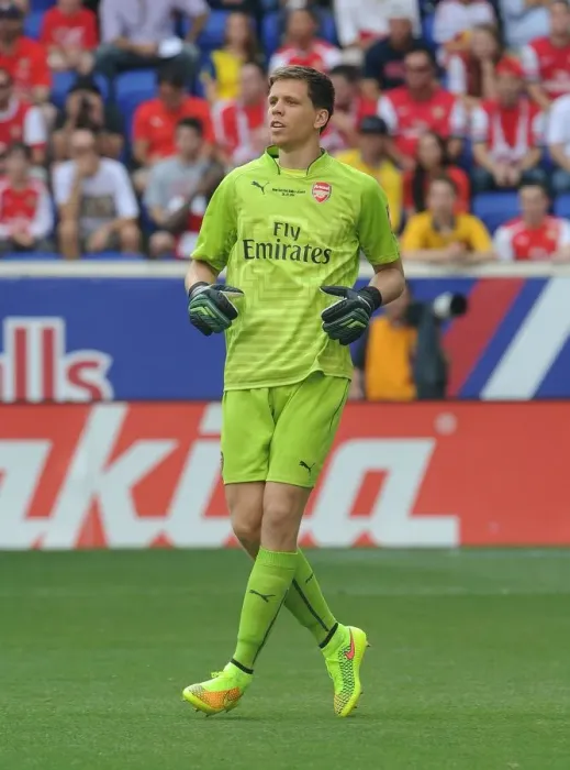 Framed Print : Wojciech Szczesny: Arsenal's Brilliant Goalkeeper Shines in Pre-Season Victory over New York Red Bulls
