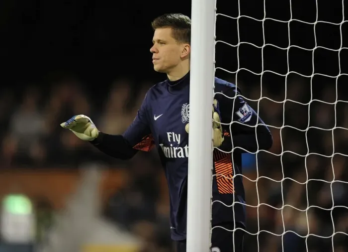 Framed Print : Wojciech Szczesny: Arsenal's Fortress in Fulham's Premier League Showdown (2011-12) Framed Print : Wojciech Szczesny: Arsenal's Fortress in Fulham's Premier League Showdown (2011-12)