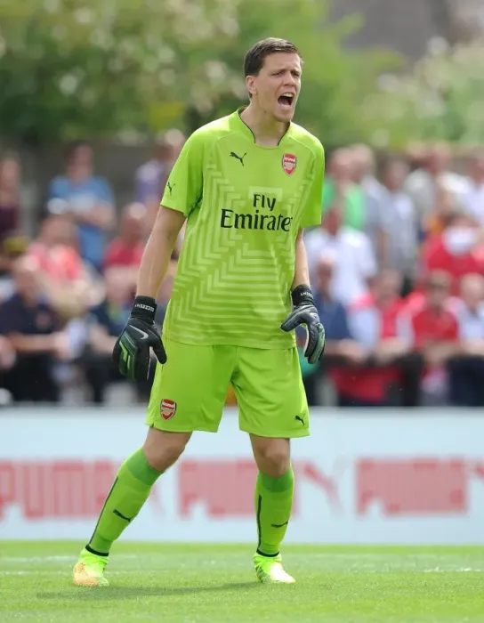 Framed Print : Wojciech Szczesny at Arsenal's Pre-Season Training: Boreham Wood Session Framed Print : Wojciech Szczesny at Arsenal's Pre-Season Training: Boreham Wood Session