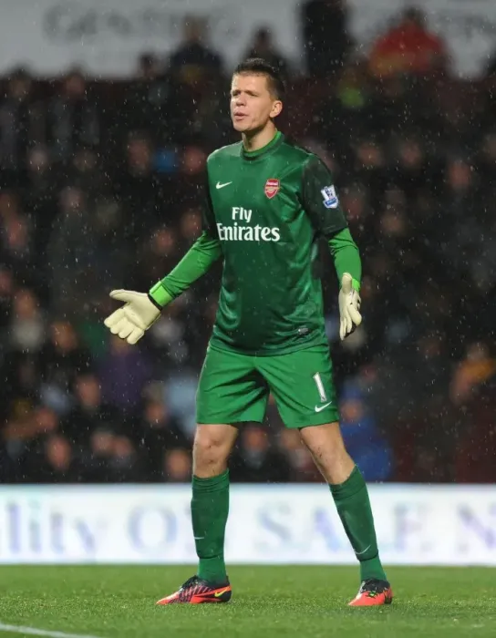 Framed Print : Wojciech Szczesny: Arsenal's Unyielding Guardian at Villa Park (2012-13) Framed Print : Wojciech Szczesny: Arsenal's Unyielding Guardian at Villa Park (2012-13)