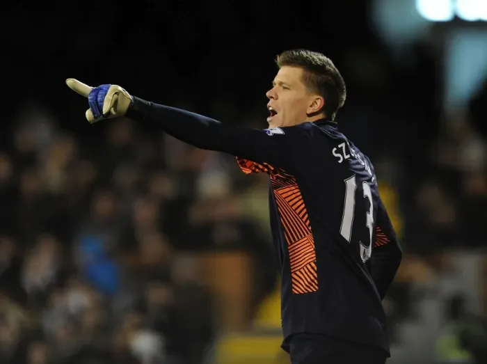 Framed Print : Wojciech Szczesny: Focused at Fulham (Fulham v Arsenal, Premier League 2011-12)