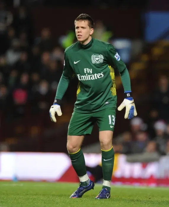 Framed Print : Wojciech Szczesny: Focused at the Villa Park Battle (Aston Villa vs Arsenal, 2011-12)