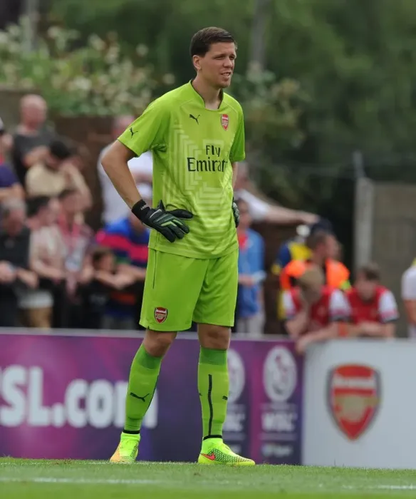 Framed Print : Wojciech Szczesny Training at Boreham Wood: Arsenal's Pre-Season Friendly