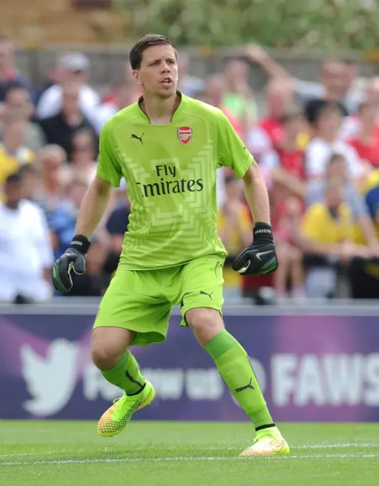 Framed Print : Wojciech Szczesny Training at Boreham Wood: Arsenal's Pre-Season Preparation