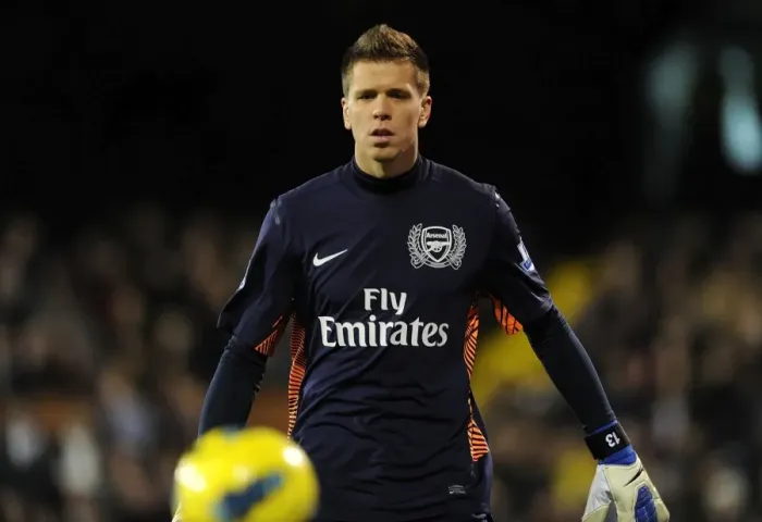 Framed Print : Wojciech Szczesny: Unyielding Guardian of Arsenal at Craven Cottage (2011-12)