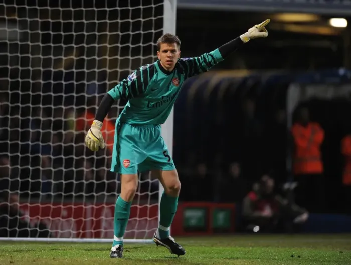 Framed Print : Wojciech Szczesny's Shutout: Arsenal Advances in Carling Cup Semi-Final vs Ipswich Town