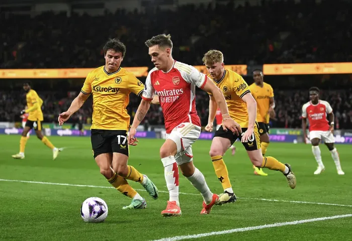 Framed Print : Wolverhampton Wanderers v Arsenal FC - Premier League Framed Print : Wolverhampton Wanderers v Arsenal FC - Premier League