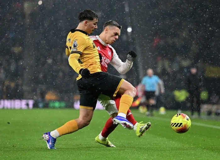 Framed Print : Wolverhampton Wanderers v Arsenal - Premier League Framed Print : Wolverhampton Wanderers v Arsenal - Premier League
