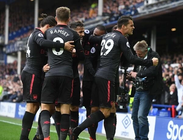 Xhaka and Ozil Celebrate Arsenal's Winning Goals Against Everton (2017-18)