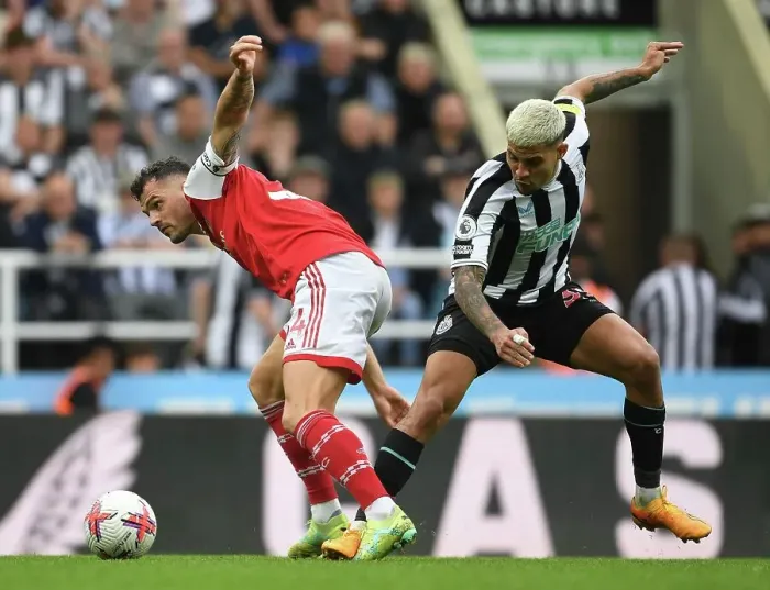 Framed Print : Xhaka vs Guimaraes: Battle in the Premier League - Newcastle United vs Arsenal FC (2022-23)