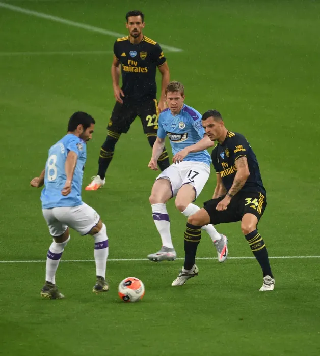 Framed Print : Xhaka vs. Gundogan-De Bruyne: Manchester City vs. Arsenal FC - Premier League Showdown (2019-20)