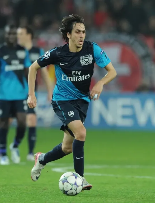 Framed Print : Yossi Benayoun in Action: Olympiacos vs Arsenal, UEFA Champions League 2011-12 Framed Print : Yossi Benayoun in Action: Olympiacos vs Arsenal, UEFA Champions League 2011-12