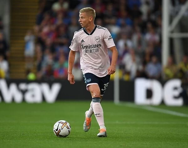 Zinchenko in Action: Arsenal Takes on Crystal Palace in 2022-23 Premier League
