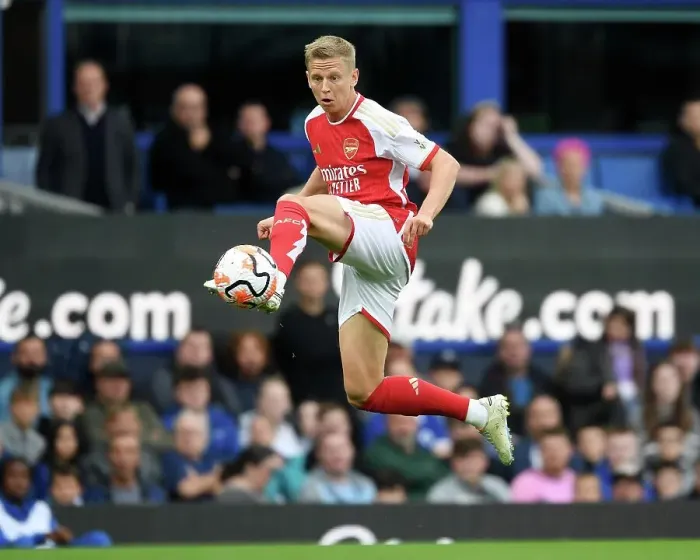 Framed Print : Zinchenko in Control: Everton vs. Arsenal, Premier League 2023-24