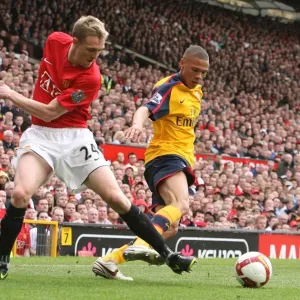0-0 Battle: Gibbs vs Fletcher - Manchester United vs Arsenal, Premier League Rivalry, Old Trafford, 2009