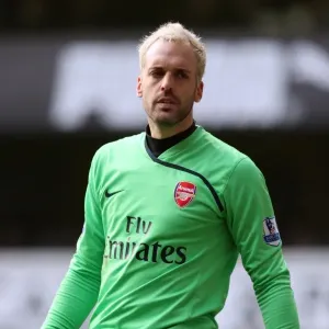 0-0 Battle: Manuel Almunia's Perfect Game vs. Tottenham in Premier League Rivalry