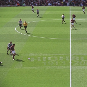 The 1913 - 2006 pitch marckings. Arsenal 2: 0 Newcastle United