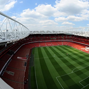 The 1st Marking Out of the new pitch. Emirates Stadium, 29 / 7 / 14. Credit : Arsenal