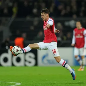 Aaron Ramsey in Action Against Borussia Dortmund, UEFA Champions League (2013-14)